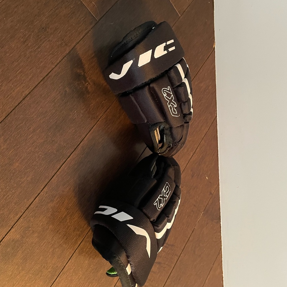 Vic FX2 Kids Black Hockey Gloves